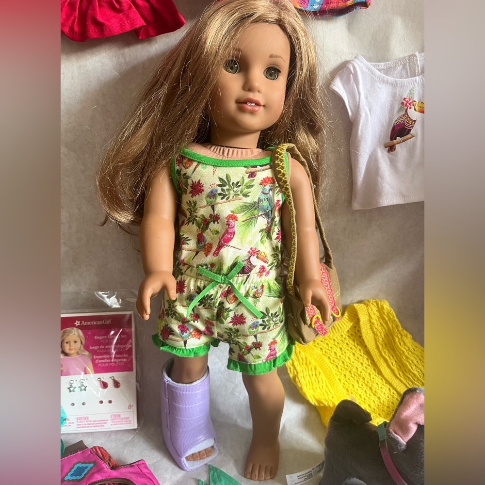 3 American Girl Dolls with accessories - Picture 3 of 16